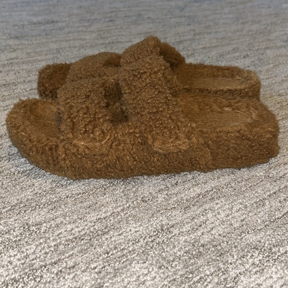 Sherpa Slipper Shoes - Picture 2 of 3